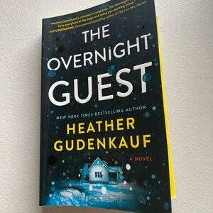 The Overnight Guest – Heather Gudenkauf (Paperback)